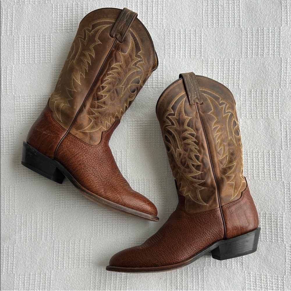 Tony Lama Cognac Leather Cowboy boots 
Round toe 
size 9.5